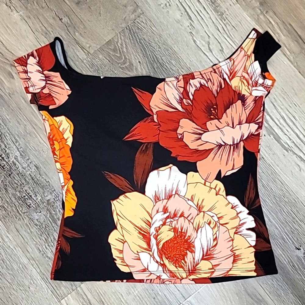 GUESS Off Shoulder Top - Picture 5 of 5